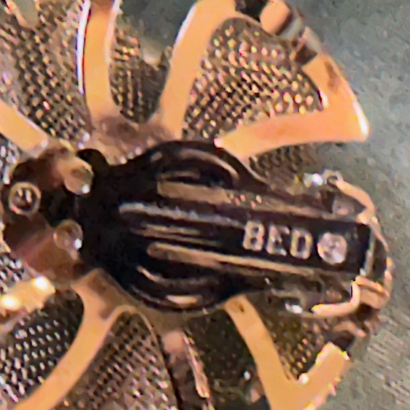 Vintage Silver-tone Flower Mesh Filigree Clip-on Earrings signed BED - Picture 8 of 8